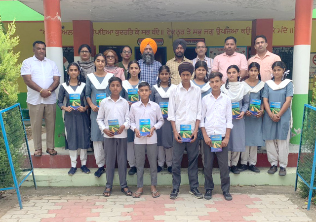 You are currently viewing ਜ਼ਿਲ੍ਹਾ ਸਿੱਖਿਆ ਅਫ਼ਸਰ (ਸੈ.ਸਿ.) ਕੁਲਵਿੰਦਰ ਸਿੰਘ ਸਰਾਏ ਵਲੋਂ ਸਰਕਾਰੀ ਹਾਈ ਸਕੂਲ ਚਾਂਦਪੁਰ ਰੁੜਕੀ ਦੀ ਵਿਸ਼ੇਸ਼ ਵਿਜ਼ਟ ਕੀਤੀ