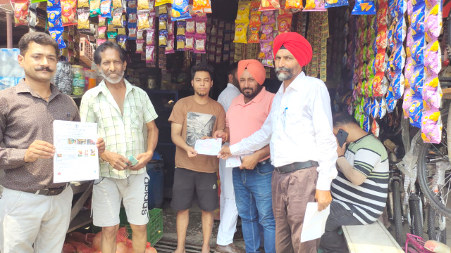 You are currently viewing कोटप्पा एक्ट की उलंघन करने वाले 13 दुकानदारों के स्वास्थ्य विभाग की टीम ने काटे चालान