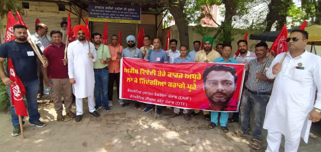 You are currently viewing ਰੈਗੂਲਰ ਆਰਡਰ ਲੈਣ ਅਤੇ ਕੇਸ ਰੱਦ ਕਰਵਾਉਣ ਲਈ ਬਰਨਾਲਾ ਰੈਲੀ ਲਈ ਅਧਿਆਪਕਾਂ ਦਾ ਜੱਥਾ ਰਵਾਨਾ