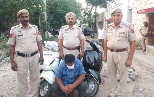 Read more about the article ਤਲਵਾੜਾ : ਚੋਰੀ ਕੀਤੀਆਂ ਦੋ ਐਕਟਿਵਾ ਸਮੇਤ ਇੱਕ ਵਿਅਕਤੀ ਪੁਲਿਸ ਅੜਿੱਕੇ