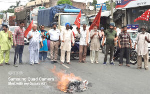 Read more about the article ਗੜ੍ਹਦੀਵਾਲਾ : ਮਹਿੰਗਾਈ ਵਿਰੁੱਧ ਕੇਂਦਰ ਸਰਕਾਰ ਦਾ ਫੂਕਿਆ ਪੁਤਲਾ 