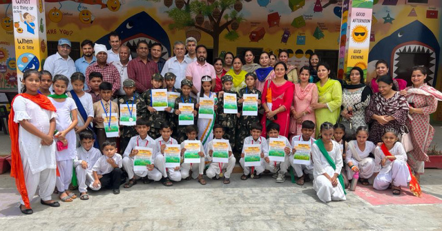 You are currently viewing ਅਣਭੋਲ ਬੱਚਿਆਂ ਨੂੰ ਤਰਾਸ ਕੇ ਹੀਰੇ ਬਨਾਉਣਾ ਅਧਿਆਪਕਾ ਦਾ ਫ਼ਰਜ ਹੈ : ਹਰਕੰਵਲਜੀਤ