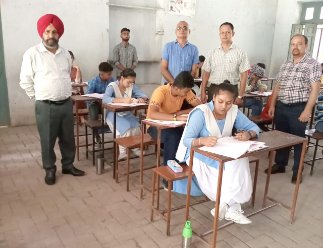 You are currently viewing ਮੈਰੀਟੋਰੀਅਸ ਸਕੂਲਾਂ ‘ਚ ਦਾਖ਼ਲੇ ਲਈ 197 ‘ਚੋਂ 180 ਵਿਦਿਆਰਥੀਆਂ ਨੇ ਦਿੱਤੀ ਪ੍ਰੀਖਿਆ