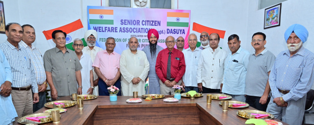 You are currently viewing ਅਭਿਨਾਸ਼ ਰਾਏ ਖੰਨਾ ਅਤੇ ਕਰਮਵੀਰ ਸਿੰਘ ਘੁੰਮਣ ਸੀਨੀਅਰ ਸਿਟੀਜ਼ਨਜ਼ ਵੈਲਫੇਅਰ ਐਸੋਸੀਏਸ਼ਨ ਦਸੂਹਾ ਦੇ ਦਫਤਰ ਪਹੁੰਚੇ : ਚੌਧਰੀ ਕੁਮਾਰ ਸੈਣੀ