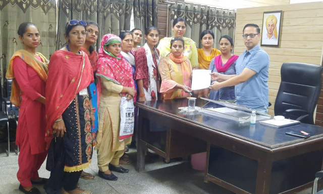 You are currently viewing ਆਸ਼ਾ ਵਰਕਰਾਂ ਨੇ ਚਿੱਟੇ ਦੇ ਆਦੀਆਂ ਦਾ ਸਰਵੇਖਣ ਕਰਨ ਤੋਂ ਪਰਗਟਾਈ ਅਸਮਰੱਥਾ