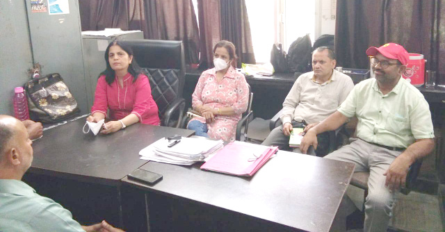 You are currently viewing ਜ਼ਿਲੇ ਦੇ ਹੈਲਥ ਇੰਸਪੈਕਟਰਾਂ ਦੀ ਮੀਟਿੰਗ ਮਲੇਰੀਆ ਬ੍ਰਾਂਚ ਵਿਚ ਹੋਈ