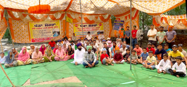 Read more about the article ਕੰਢੀ ਕਨਾਲ ਨਹਿਰ ਨੂੰ ਹੇਠੋਂ ਪੱਕਾ ਕਰਨ ਦੇ ਵਿਰੋਧ ’ਚ ਪਿੰਡ ਮਸਤੀਵਾਲ ਵਿਖੇ ਲਾਇਆ ਧਰਨਾ 10 ਵੇਂ ਦਿਨ ਵੀ ਜਾਰੀ 