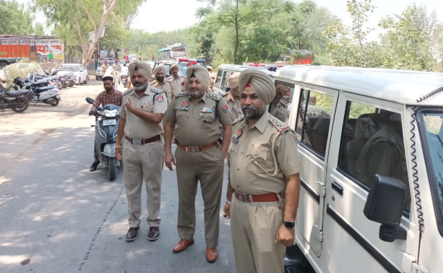 You are currently viewing ਘੱਲੂਘਾਰਾ ਦਿਵਸ ਨੂੰ ਲੈ ਕੇ ਕਾਠਗੜ ਪੁਲਿਸ ਨੇ ਕੱਢਿਆ ਫਲੈਗ ਮਾਰਚ