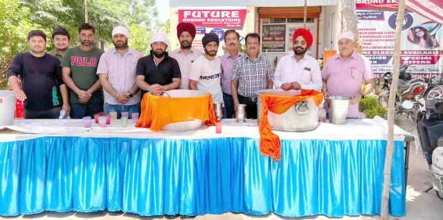 You are currently viewing *ਲਾਇਨਜ ਕਲੱਬ ਬਟਾਲਾ ਮੁਸਕਾਨ ਵੱਲੋਂ ਮਨਾਇਆ ਸ਼ਹੀਦੀ ਦਿਹਾੜਾ ਤੇ ਠੰਡੇ ਮਿੱਠੇ ਜਲ ਦੀ ਛਬੀਲ ਲਗਾਈ *