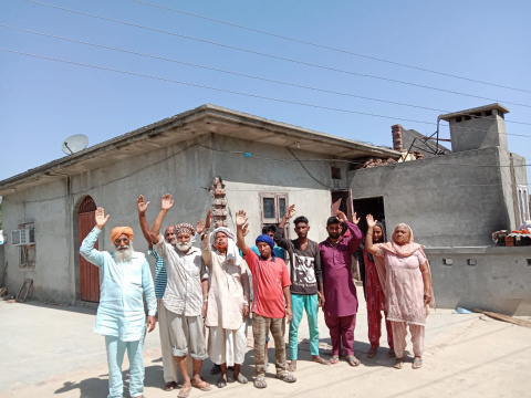 You are currently viewing *ਘਰ ਚੋਂ ਲੰਘ ਰਹੀਆਂ ਬਿਜਲੀ ਦੀਆਂ ਨੰਗੀਆਂ ਤਾਰਾਂ ਬਣ ਰਹੀਆਂ ਜਾਨ ਦਾ ਖੌਅ *