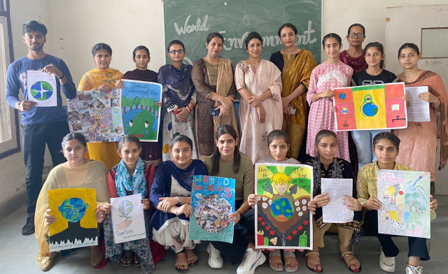 You are currently viewing ਖ਼ਾਲਸਾ ਕਾਲਜ ਦੇ ਪੀ.ਜੀ.ਵਿਭਾਗਾਂ ਵੱਲੋਂ ਪੋਸਟਰ ਮੇਕਿੰਗ, ਕੋਲਾਜ਼ ਮੇਕਿੰਗ,ਲੇਖ ਲਿਖਣ ਅਤੇ ਰੰਗੋਲੀ ਦੇ ਮੁਕਾਬਲੇ ਕਰਵਾਏ