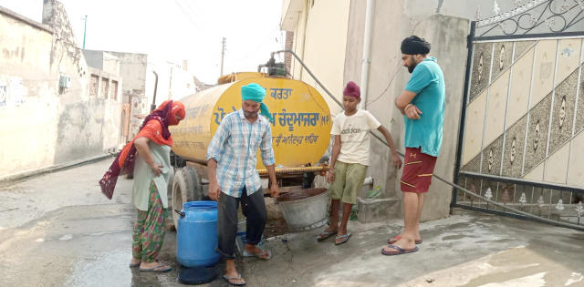 Read more about the article ਪੀਣ ਵਾਲੇ ਪਾਣੀ ਦੀ ਸਪਲਾਈ ਨਾ ਆਉਣ ਕਾਰਨ ਲੋਕ ਹੋ ਰਹੇ ਖੱਜਲ ਖੁਆਰ..                