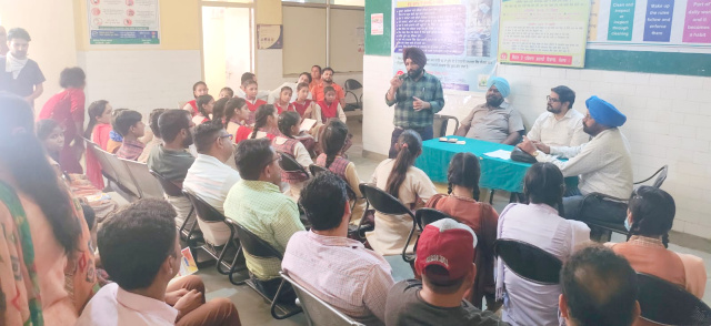 You are currently viewing ਕੱਪੜੇ ਅਜਿਹੇ ਪਹਿਨੋ ਕਿ ਸ਼ਰੀਰ ਪੂਰੀ ਤਰ੍ਹਾਂ ਢੱਕਿਆ ਰਹੇ ਤਾਂ ਕਿ ਮੱਛਰ ਦੇ ਕੱਟਣ ਤੋਂ ਬਚਾਅ ਕੀਤਾ ਜਾ ਸਕੇ : ਇੰਸਪੈਕਟਰ ਅਮਰਬੀਰ ਪਾਹੜਾ