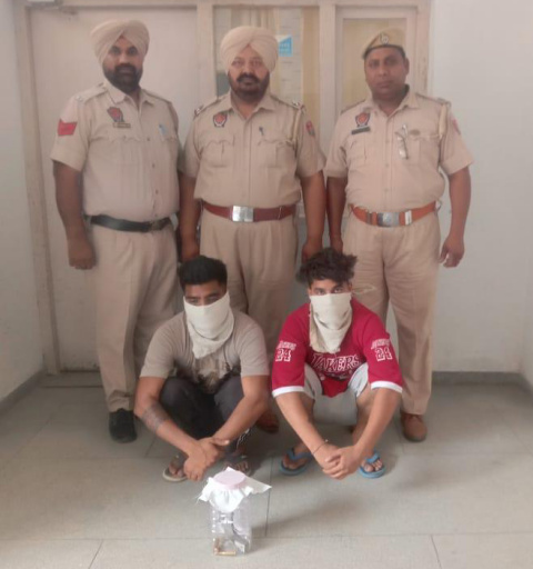 You are currently viewing 1 ਪਸਤੌਲ ਤੇ 4 ਰੋਦਾਂ ਸਮੇਤ ਪੁਲਿਸ ਨੇ 2 ਦੋਸ਼ੀ ਕੀਤੇ ਕਾਬੂ