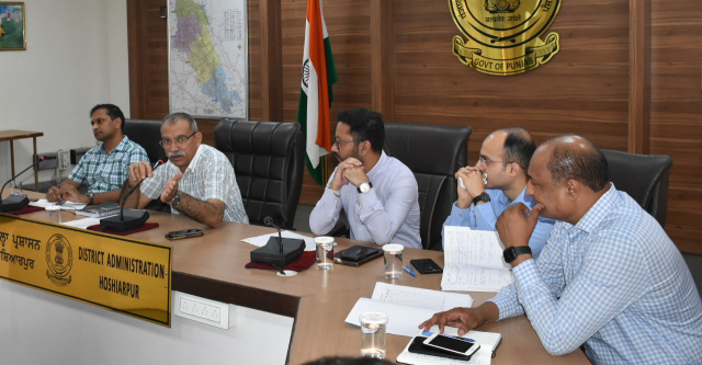 You are currently viewing ਸੇਵਾ ਕੇਂਦਰਾਂ ’ਚ ਸੁਚਾਰੂ ਢੰਗ ਨਾਲ ਮੁਹੱਈਆ ਕਰਵਾਈਆਂ ਜਾਣ ਵੱਖ-ਵੱਖ ਸੇਵਾਵਾਂ : ਡਿਪਟੀ ਕਮਿਸ਼ਨਰ