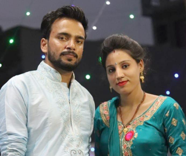 You are currently viewing नवी व सीमा को शादी सालगिरह की हार्दिक शुभकामनाएं