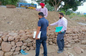 Read more about the article ਐਸ.ਡੀ.ਐਮ ਬਲਾਚੌਰ ਵੱਲੋਂ ਬਰਸਾਤਾਂ ਦੇ ਮੌਸਮ ਦੀ ਆਮਦ ਦੇ ਮੱਦੇਨਜ਼ਰ ਸਤਲੁਜ ਦਰਿਆ ਦੇ ਬੰਨ੍ਹ ਅਤੇ ਮਾਈਨਿੰਗ ਖੱਡ ਦਾ ਨਿਰੀਖਣ