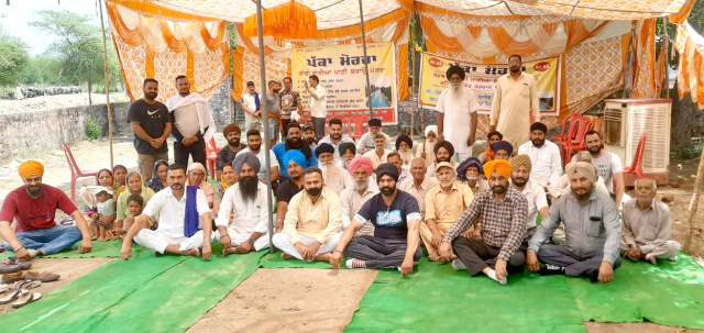 You are currently viewing ਕੰਢੀ ਕਨਾਲ ਨਹਿਰ ਨੂੰ ਹੇਠੋਂ ਪੱਕਾ ਕਰਨ ਦੇ ਵਿਰੋਧ ਵਿਚ ਪਿੰਡ ਮਸਤੀਵਾਲ ਵਿਖੇ ਲਾਇਆ ਧਰਨਾ 27 ਵੇਂ ਦਿਨ ਵੀ ਜਾਰੀ 