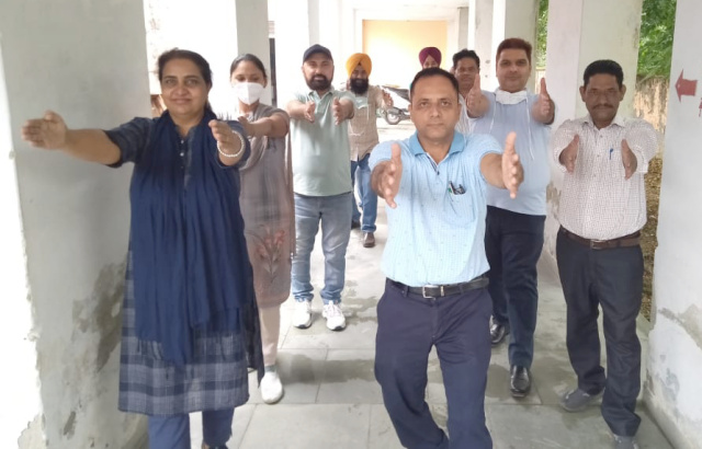 You are currently viewing ਪੀ.ਐਚ.ਸੀ ਮੰਡ ਭੰਡੇਰ ਵਿਖੇ ਅੰਤਰਰਾਸ਼ਟਰੀ ਯੋਗਾ ਦਿਵਸ ਮਨਾਇਆ 