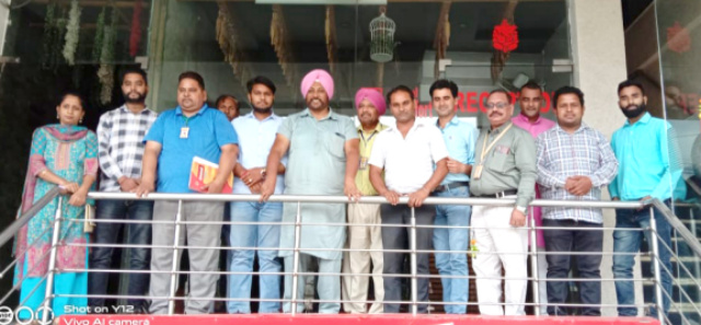 You are currently viewing पत्रकारों पर लगातार हो रहे हमलों को लेकर सुरक्षा के लिए बनाए जाएं विशेष कानून : प्रधान सतिंदर राजा