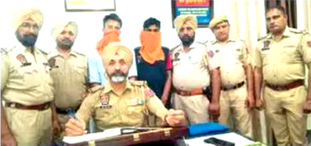 You are currently viewing 147 ਗ੍ਰਾਮ ਨਸ਼ੀਲੇ ਪਾਊਡਰ ਸਮੇਤ ਦੋ ਸਕੇ ਭਰਾਵਾਂ ਨੂੰ ਪੁਲਿਸ ਨੇ ਕੀਤਾ ਕਾਬੂ 