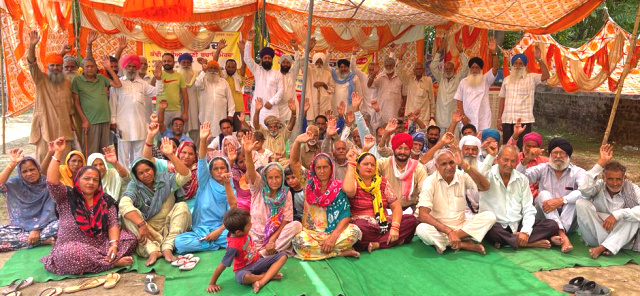 You are currently viewing ਪਿੰਡ ਮਸਤੀਵਾਲ ਵਿਖੇ ਲਾਏ ਧਰਨੇ ਦੇ 29 ਵੇਂ ਦਿਨ ਧਰਨਾਕਾਰੀਆਂ ਨੇ ਵਿਭਾਗ ਅਤੇ ਪੰਜਾਬ ਸਰਕਾਰ ਖਿਲਾਫ ਜਮਕੇ ਕੀਤੀ ਨਾਅਰੇਬਾਜ਼ੀ 