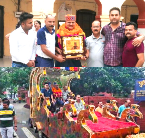 You are currently viewing थाना प्रभारी इंदौरा को सेवानिवृत होने पर प्रेस ट्रस्ट इंदौरा की ओर से दी गई यादगार विदाई