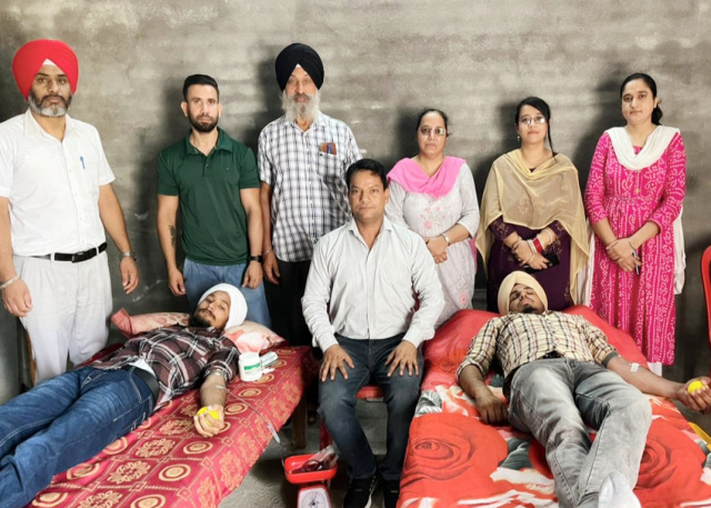 You are currently viewing ਬਾਬਾ ਧੋਲੀ ਜੀ ਮਲਕਪੁਰ ਦੇ ਸਲਾਨਾ ਜੋੜ ਮੇਲੇ ਤੇ ਖੂਨਦਾਨ ਕੈਂਪ ਆਯੋਜਿਤ 