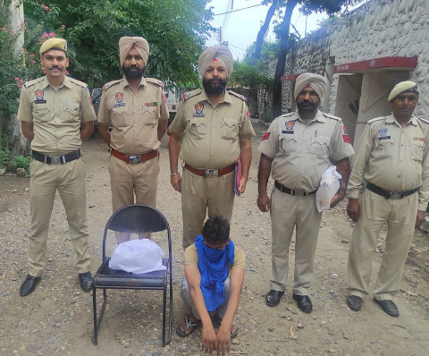 You are currently viewing 1 ਕਿਲੋ 50 ਗ੍ਰਾਮ ਗਾਂਜਾ ਸਮੇਤ ਇੱਕ ਵਿਅਕਤੀ ਨੂੰ ਪੁਲਿਸ ਨੇ ਕੀਤਾ ਕਾਬੂ 