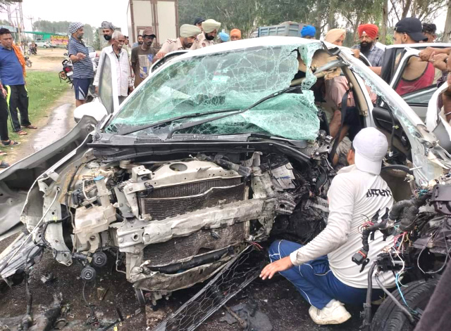 You are currently viewing BIG BREAKING..ਜਲੰਧਰ ਪਠਾਨਕੋਟ ਰਾਸ਼ਟਰੀ ਮਾਰਗ ਤੇ ਖੱਖਾਂ ਨਜਦੀਕ ਵਾਪਰਿਆ ਭਿਆਨਕ ਹਾਦਸਾ, 2 ਔਰਤਾਂ ਸਮੇਤ ਇੱਕ ਬੱਚੇ ਦੀ ਮੌਤ,ਕਾਰ ਚਾਲਕ ਗੰਭੀਰ ਜਖਮੀ