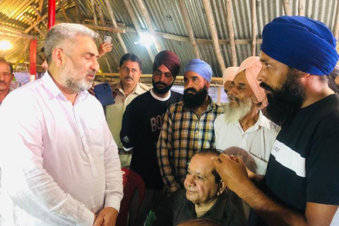 You are currently viewing बैराज औसती संघर्ष कमेटी के एक शिष्टमंडल ने कैबिनेट मंत्री लालचंद कटारूचकक से की मुलाकात