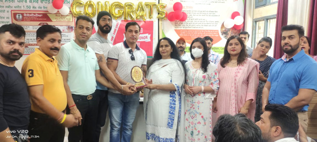 You are currently viewing शहर की एनजीओ समय-समय पर कैंप लगाकर लोगों को करती है जागरूक : डा. माधवी 