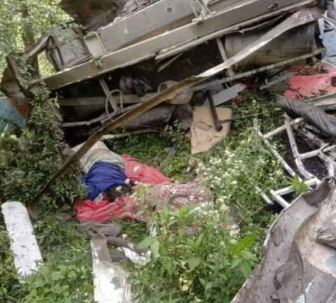 Read more about the article कुल्लू सड़क हादसे में बस दुर्घटना ग्रस्त 10 लोगों की मौत,कई घायल