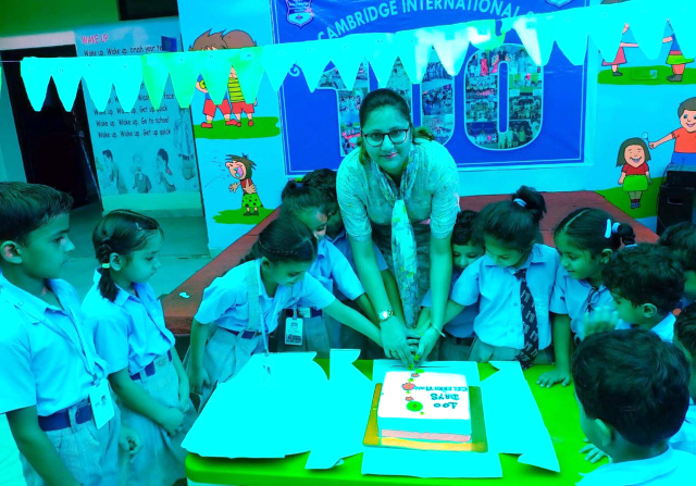 You are currently viewing कोरोना कॉल के बाद स्कूल के 100 दिवस पूरे होने की खुशी में ए एंड एम जेम्स कैम्ब्रिज इंटरनेशनल स्कूल ने किया कार्यक्रम आयोजित