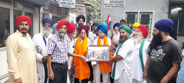 You are currently viewing ਸ਼੍ਰੋਮਣੀ ਅਕਾਲੀ ਦਲ ਵੱਲੋਂ ਦੋ ਸੰਵਿਧਾਨ ਰੱਖਣ ਦਾ ਮਾਮਲਾ