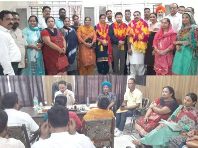 You are currently viewing ਵਿਸ਼ਣੁ ਕੁਮਾਰ ਤਿਵਾੜੀ ਚੁਣੇ ਗਏ ਬਲਾਕ ਸੰਮਤੀ ਭੂੰਗਾ ਦੇ ਚੇਅਰਮੈਨ,ਗੁਰਮੀਤ ਕੌਰ ਬਣੀ ਵਾਈਸ ਚੇਅਰਪਰਸਨ