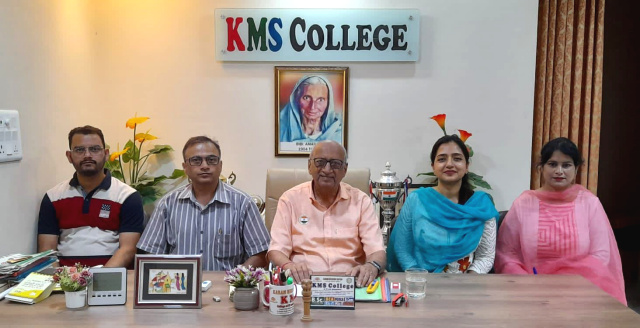 You are currently viewing ਕੇ.ਐਮ.ਐਸ ਕਾਲਜ ਵਿਖੇ ਸ਼੍ਰੀਮਤੀ ਮੰਜੁਲਾ ਸੈਣੀ ਅਸ਼ੀਰਵਾਦ ਯੋਜਨਾ ਅਤੇ ਪੋਸਟ ਮੈਟ੍ਰਿਕ ਸਕਾਲਰਸ਼ਿਪ ਅਧੀਨ ਮੁਫ਼ਤ ਸਿੱਖਿਆ ਪ੍ਰਾਪਤ ਕਰਨ ਦਾ ਸੁਨਿਹਰੀ ਮੌਕਾ : ਪ੍ਰਿੰਸੀਪਲ ਡਾ. ਸ਼ਬਨਮ ਕੌਰ