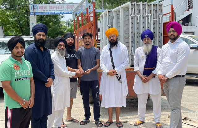 Read more about the article NIR ਪਰਮਿੰਦਰ ਸਿੰਘ ਅਤੇ ਲਖਵਿੰਦਰ ਸਿੰਘ ਨੇ ਸਰਬੱਤ ਦਾ ਭਲਾ ਸੇਵਾ ਸੁਸਾਇਟੀ ਮੂਨਕ ਦੇ ਸਹਿਯੋਗ ਨਾਲ ਗੁਰ ਆਸਰਾ ਸੇਵਾ ਘਰ ਬਾਹਗਾ ਲਈ ਚੁਗਾਠਾਂ ਅਤੇ ਸਰੀਆ ਭੇਂਟ