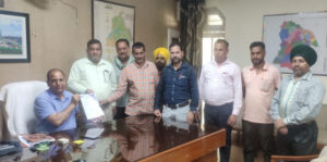 Read more about the article ਜੰਗਲਾਤ ਵਰਕਰ ਯੂਨੀਅਨ ਪੰਜਾਬ ਮੰਡਲ ਦਸੂਹਾ ਵੱਲੋਂ ਵਣ ਮੰਡਲ ਅਫਸਰ ਨੂੰ ਦਿੱਤਾ ਮੰਗ ਪੱਤਰ