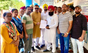 Read more about the article ਮਸਤੀਵਾਲ ਸਕੂਲ ਦੇ ਸਮੂਹ ਸਟਾਫ਼ ਨੇ ਸਕੂਲ ਵਿੱਚ ਆ ਰਹੀਆਂ ਸਮੱਸਿਆਵਾਂ ਸਬੰਧੀ ਹਲਕਾ ਵਿਧਾਇਕ ਜਸਵੀਰ ਰਾਜਾ ਨੂੰ ਸੌਂਪਿਆ ਮੰਗ ਪੱਤਰ