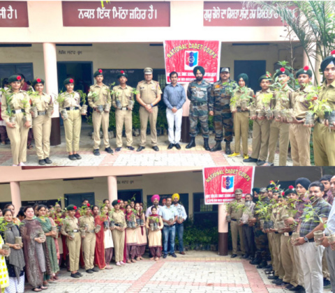 You are currently viewing ਮਹਿਰੂਮ ਕਰਨਲ ਦੀਪਕ ਸ਼ਰਮਾ ਦੀ ਯਾਦ ‘ਚ ਸਰਕਾਰੀ ਸੀਨੀਅਰ ਸੈਕੰਡਰੀ ਸਮਾਰਟ ਸਕੂਲ ਅੰਬਾਲਾ ਜੱਟਾਂ ਨੇ ਲਗਾਏ 600 ਬੂਟੇ