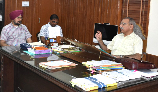 You are currently viewing ਆਜ਼ਾਦੀ ਕਾ ਅੰਮ੍ਰਿਤ ਮਹਾਉਤਸਵ ਸਬੰਧੀ ਵਿਸ਼ੇਸ਼ ਗਤੀਵਿਧੀਆਂ ’ਚ ਲਿਆਂਦੀ ਜਾਵੇ ਹੋਰ ਤੇਜ਼ੀ : ਡਿਪਟੀ ਕਮਿਸ਼ਨਰ