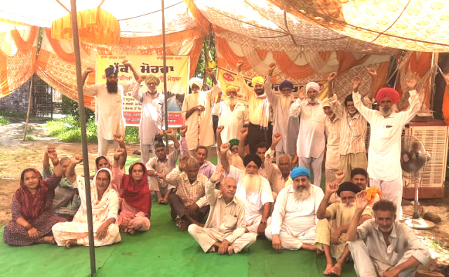 You are currently viewing ਕੰਢੀ ਕਨਾਲ ਨਹਿਰ ਨੂੰ ਹੇਠੋਂ ਪੱਕਾ ਕਰਨ ਦੇ ਵਿਰੋਧ ਵਿਚ ਪਿੰਡ ਮਸਤੀਵਾਲ ਵਿਖੇ ਲਾਇਆ ਧਰਨਾ 55 ਵੇਂ ਦਿਨ ਵੀ ਜਾਰੀ 