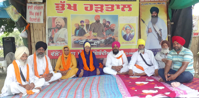 You are currently viewing ਸਰਾਭਾ ਵਿਖੇ ਬੰਦੀ ਸਿੰਘਾਂ ਦੀ ਰਿਹਾਈ ਲਈ ਭੁੱਖ ਹੜਤਾਲ ਦਾ 149ਵਾਂ ਦਿਨ 