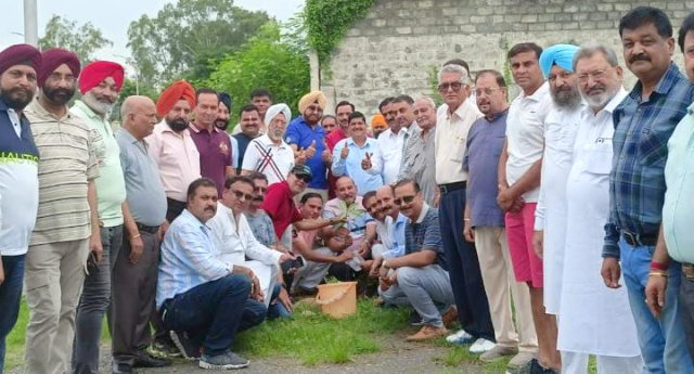 You are currently viewing लायंस क्लब पठानकोट द्वारा पौधारोपण कार्यक्रम किया गया आयोजित