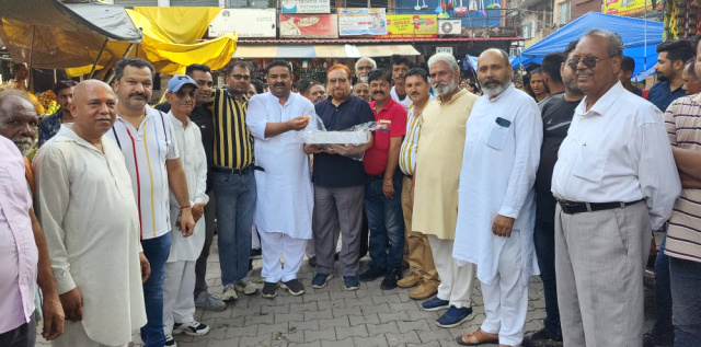 You are currently viewing द्रोपदी मूर्मू के राष्ट्रपति नियुक्त होने को लेकर सुजानपुर भाजपा कार्यकर्ताओं ने बांटे लड्डू