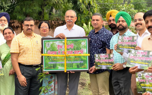 You are currently viewing ਜ਼ਿਲ੍ਹੇ ਨੂੰ ਹਰਿਆ-ਭਰਿਆ ਬਣਾਉਣ ਲਈ 14 ਲੱਖ ਤੋਂ ਵੱਧ ਲਗਾਏ ਜਾਣਗੇ ਪੌਦੇ : ਡਿਪਟੀ ਕਮਿਸ਼ਨਰ