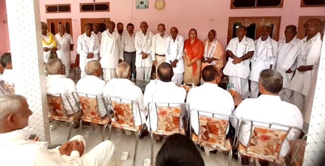 You are currently viewing ਸਾਬਕਾ ਸਰਪੰਚ ਮੋਹਨ ਲਾਲ ਨੇ ਸੰਤੋਸ਼ ਕਟਾਰੀਆ ਦੀ ਅਗਵਾਈ ਵਿੱਚ ਫੜ੍ਹਿਆ ਆਪ ਦਾ ਪੱਲਾ ….