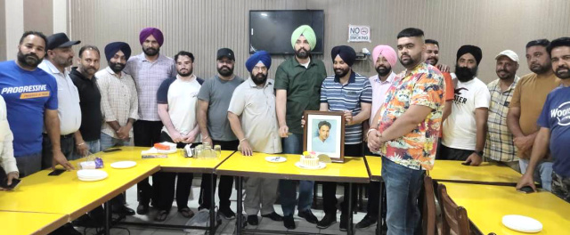 Read more about the article ਜ਼ਿਲ੍ਹਾ ਪ੍ਰਸ਼ਾਸਨ ਨੇ ਬਟਾਲਾ ਵਾਸੀਆਂ ਨਾਲ ਮਿਲ ਕੇ ਮਨਾਇਆ ਸ਼ਿਵ ਕੁਮਾਰ ਬਟਾਲਵੀ ਦਾ 86ਵਾਂ ਜਨਮ ਦਿਨ