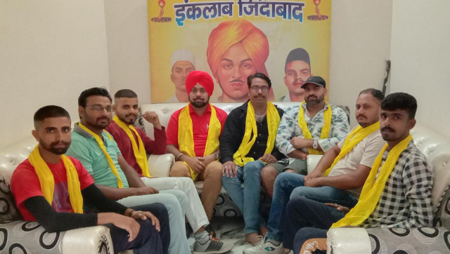 You are currently viewing ਇੰਕਲਾਬ ਮੋਰਚਾ ਪੰਜਾਬ ਵੱਲੋਂ ਕਾਰਗਿਲ ਵਿਜੇ ਦਿਵਸ ਦੀ ਲੋਕਾਂ ਨੂੰ ਵਧਾਈ ਦਿੰਦੇ ਹੋਏ ਸ਼ਹੀਦ ਜਵਾਨਾਂ ਨੂੰ ਦਿੱਤੀ ਸ਼ਰਧਾਂਜਲੀ